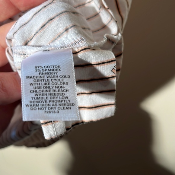 Liz Claiborne Patterned Button Down Short Sleeve Top - Picture 5 of 6